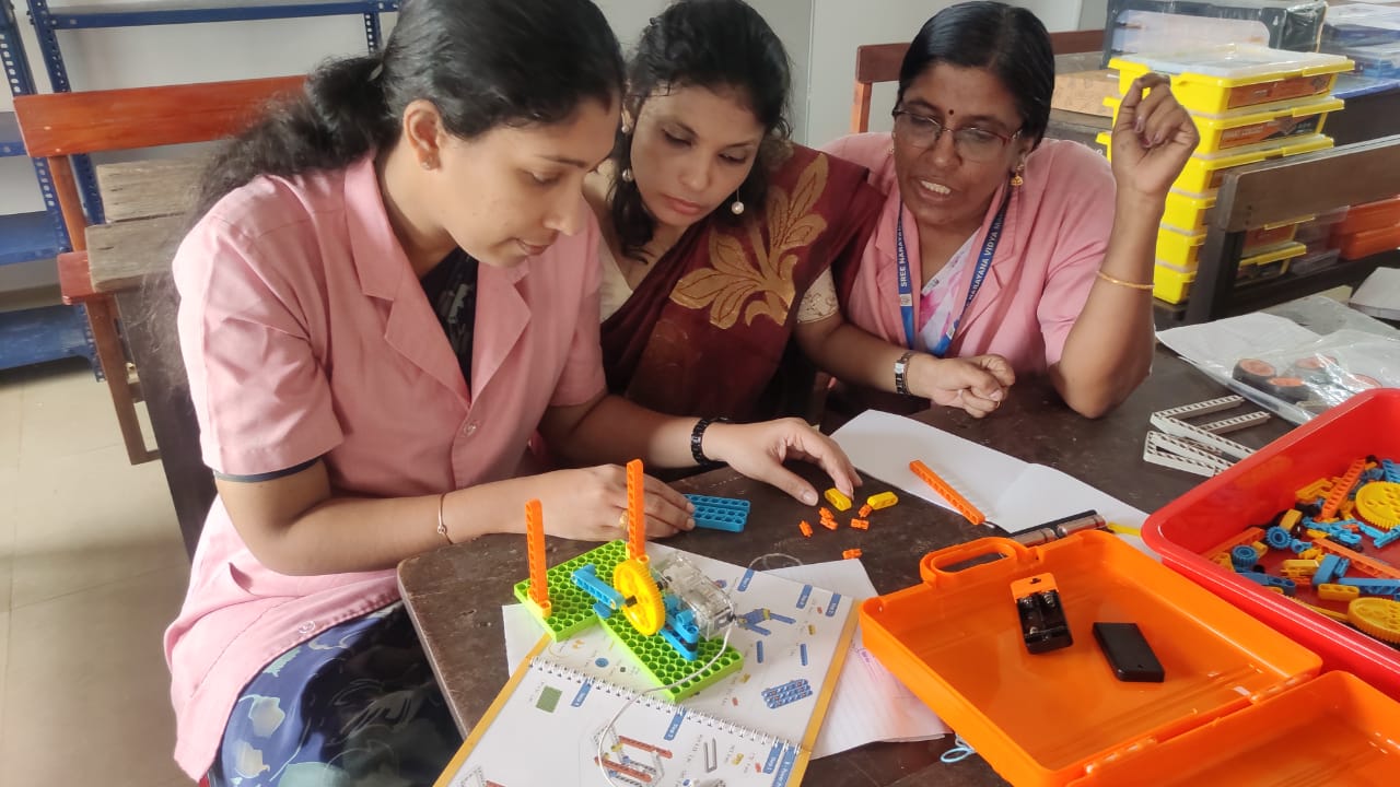 Building future classrooms – Training  teachers for hands-on STEM ROBOTICS